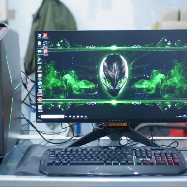 Paket Gaming Dell Alienware Aurora R5 Monitor Dell